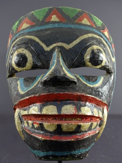 Indonésie, île De Java, Théâtre De Râmâyana, Masque De Raksasa En Bois Polychrome. 