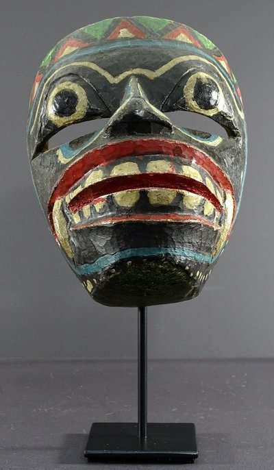 Indonésie, île De Java, Théâtre De Râmâyana, Masque De Raksasa En Bois Polychrome. 