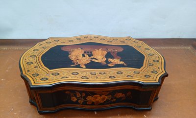 Coffret marqueté