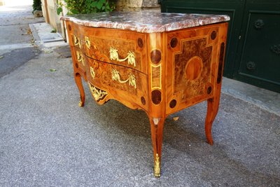 Commode sauteuse en marqueterie aux oiseaux, Grenoble