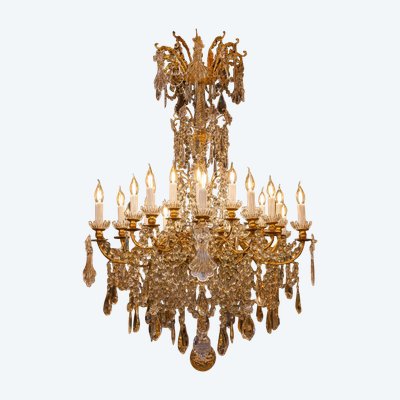 Baccarat (firmato) Lampadario a ventiquattro luci in bronzo cesellato e dorato 1880 ca.