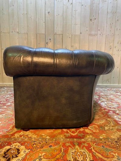 Englisches Chesterfield -Sofa in grünem Leder