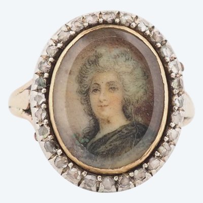 Marie Antoinette portrait ring in pink gold and diamonds