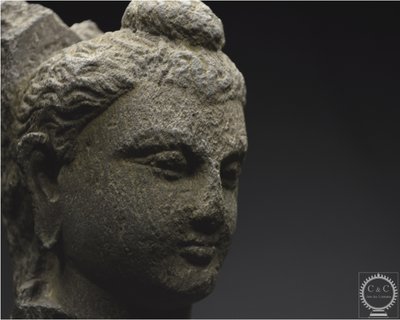 Antica regione del Gandhara, II-IV secolo d.C., testa di Buddha in scisto grigio