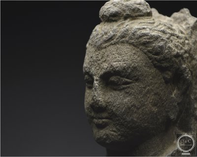 Antica regione del Gandhara, II-IV secolo d.C., testa di Buddha in scisto grigio