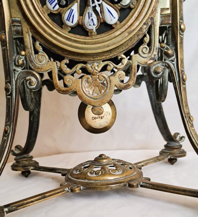 Pendule a poser en bronze style louis XIV mouvement estampillé (Chles Mt )