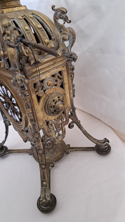 Pendule a poser en bronze style louis XIV mouvement estampillé (Chles Mt )