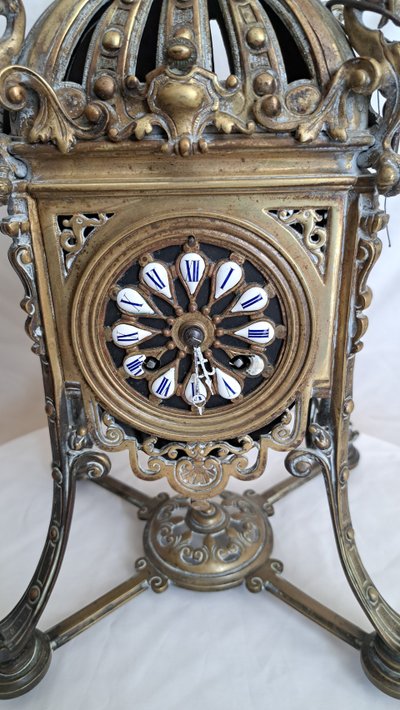 Pendule a poser en bronze style louis XIV mouvement estampillé (Chles Mt )