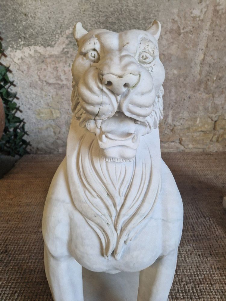 Paire De Statues De Lion En Marbre Antiques **très Lourdes**