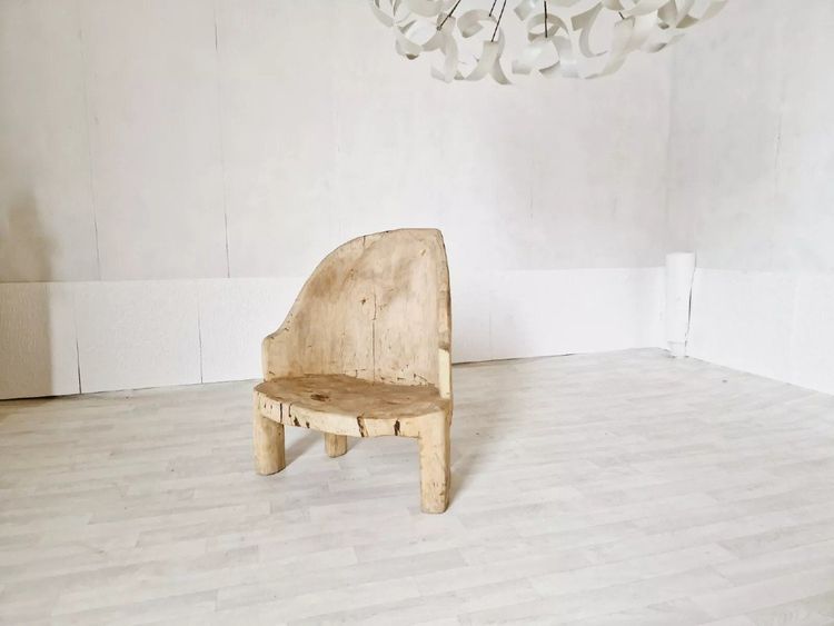 Rare Chaise En Tronc d'Arbre Vendue De Style Primitif Suédois