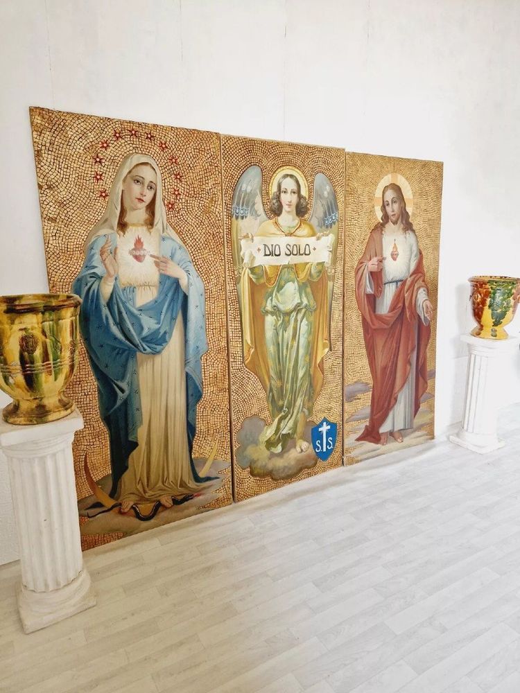 Triptych of Religious Oil Paintings on a Golden Background €4,995