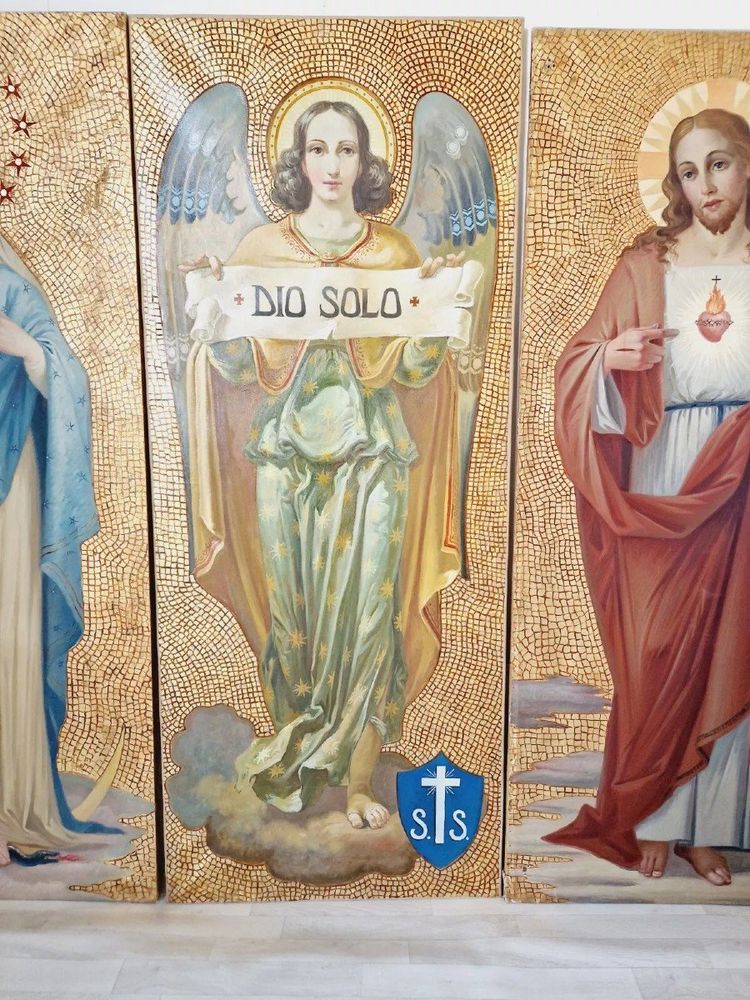 Trittico di dipinti religiosi ad olio su fondo dorato €4.995