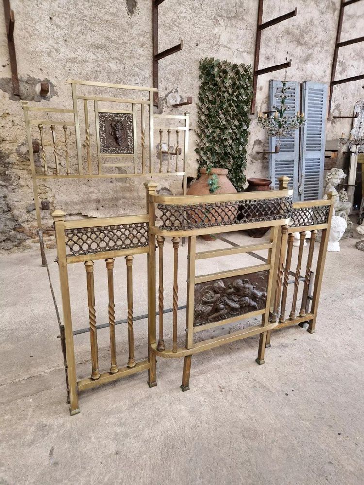 Letto in ottone antico, periodo Art Nouveau, dettagli in bronzo