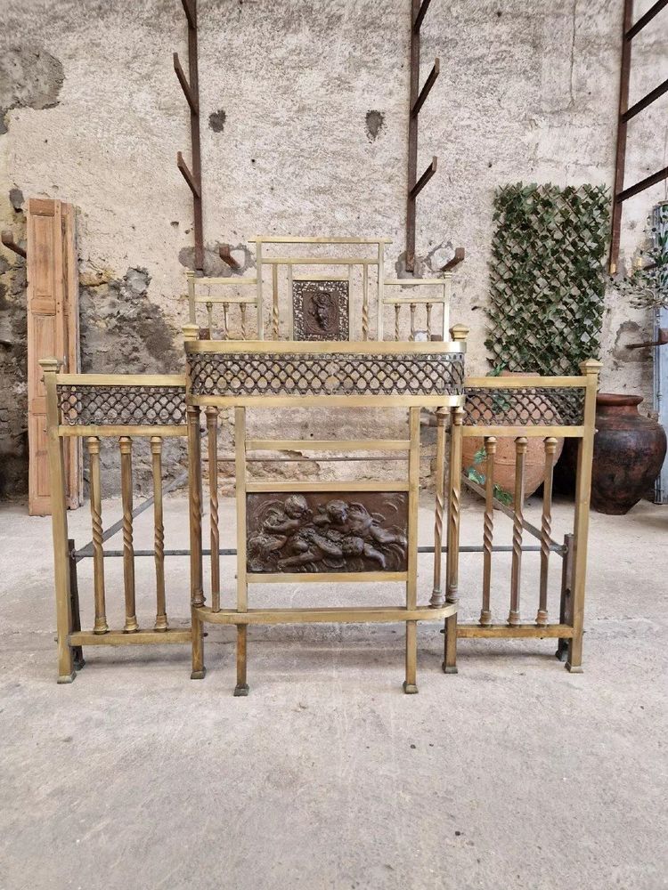 Letto in ottone antico, periodo Art Nouveau, dettagli in bronzo