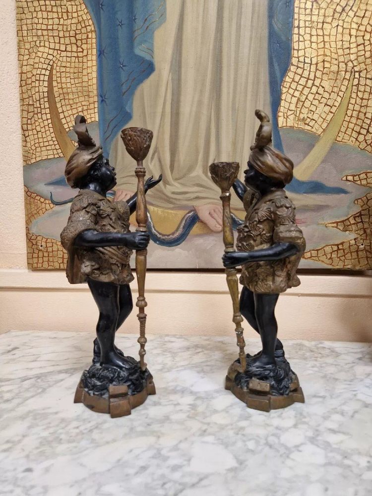 Coppia di antiche statuette moresche in bronzo a forma di candelabro