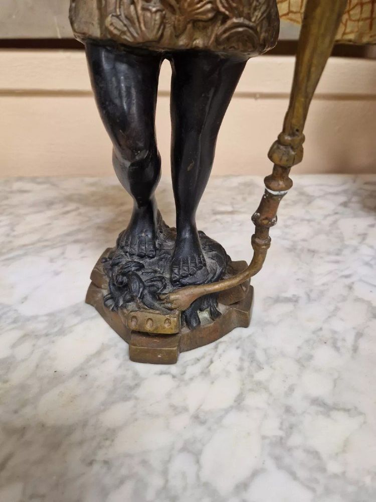 Coppia di antiche statuette moresche in bronzo a forma di candelabro