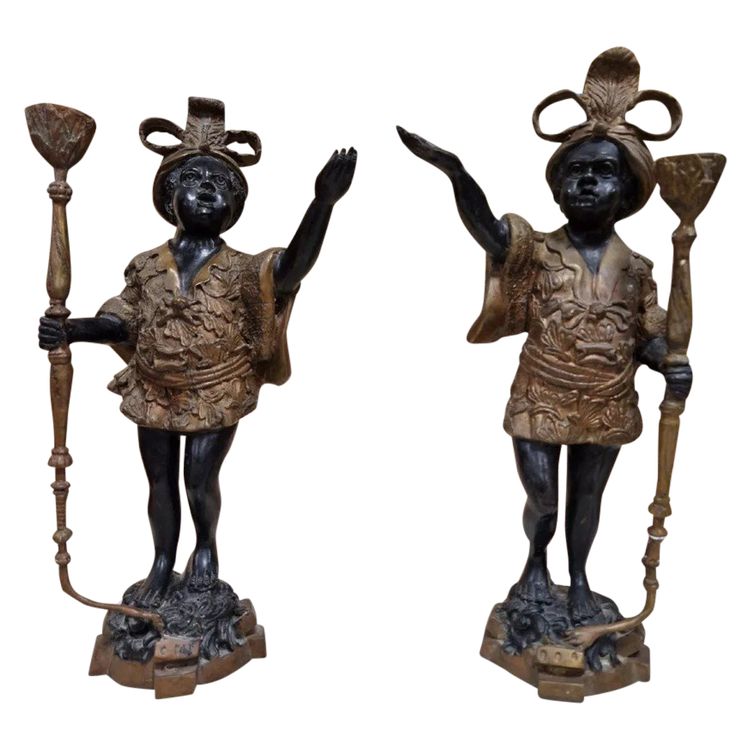 Coppia di antiche statuette moresche in bronzo a forma di candelabro