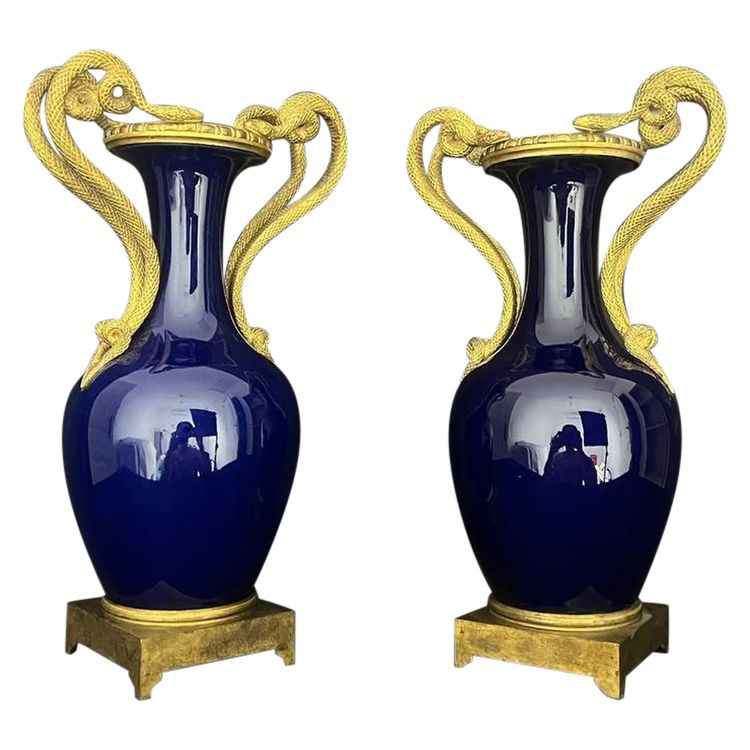 Paire De Vases En Porcelaine Bleu De Sèvres Et Bronze Doré