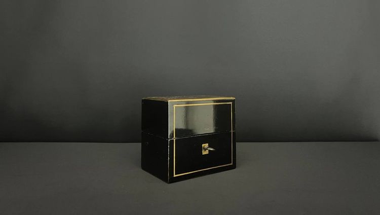 Coffret De Parfum En Marqueterie Boulle. Firmato Tahan a Parigi