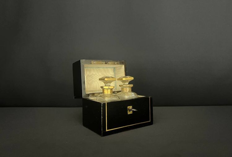 Coffret De Parfum En Marqueterie Boulle. Firmato Tahan a Parigi