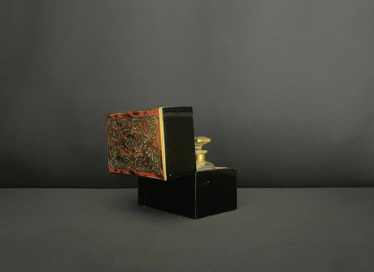 Coffret De Parfum En Marqueterie Boulle. Firmato Tahan a Parigi