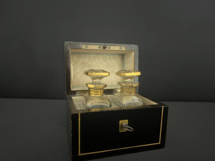 Coffret De Parfum En Marqueterie Boulle. Firmato Tahan a Parigi