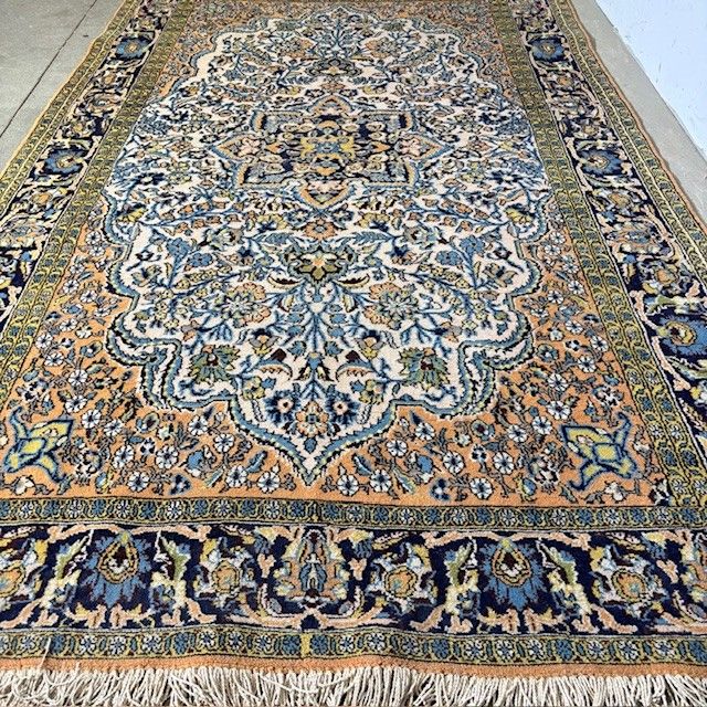 Magnifique tapis persan de qualité Kum 240 x 140