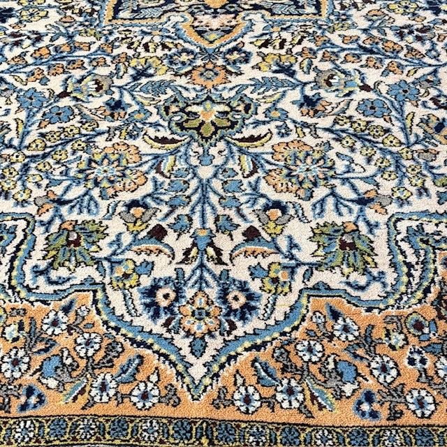 Magnifique tapis persan de qualité Kum 240 x 140