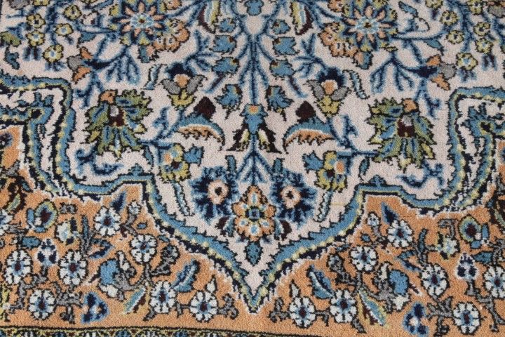 Magnifique tapis persan de qualité Kum 240 x 140