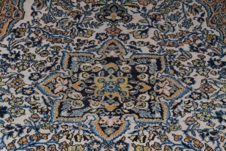 Magnifique tapis persan de qualité Kum 240 x 140