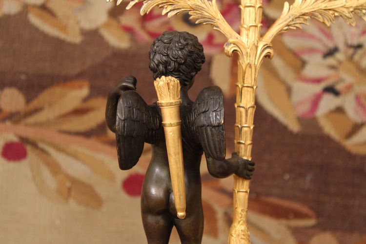 Paire de candélabres à trois lumières orné d'un Cupidon, bronze doré et patiné, XIXème siècle 