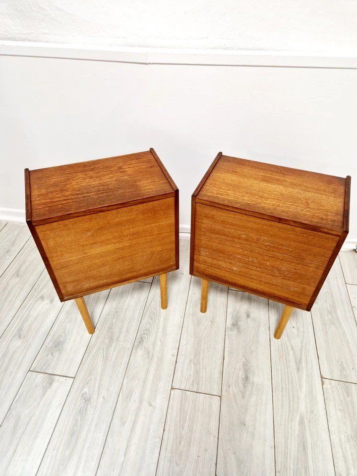 Ein Paar Mid-Century Teak Nachttische