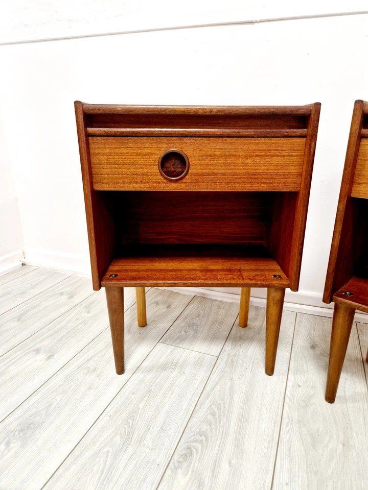 Ein Paar Mid-Century Teak Nachttische