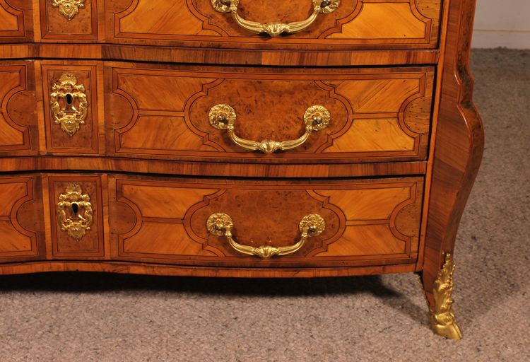 Mazarine Chest Of Drawers / Commode From The Beginning Of The 18th Century