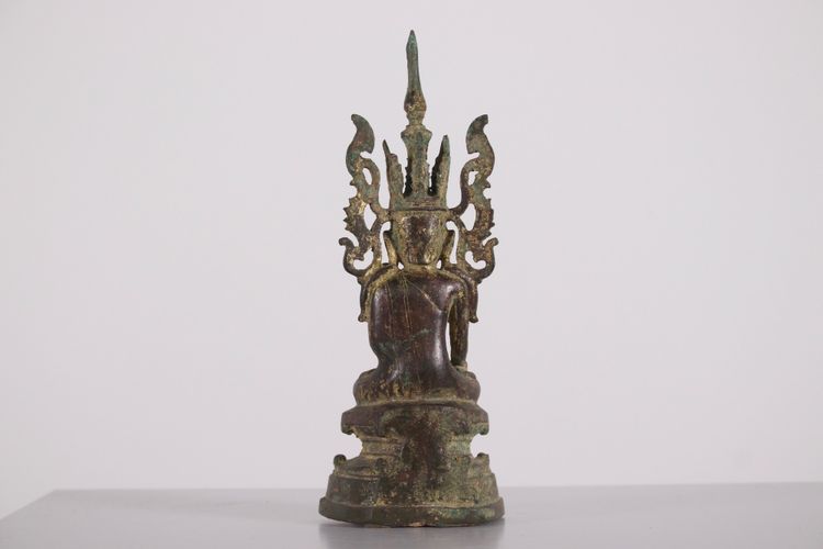 Buddha ornato di bronzo Jambupati.