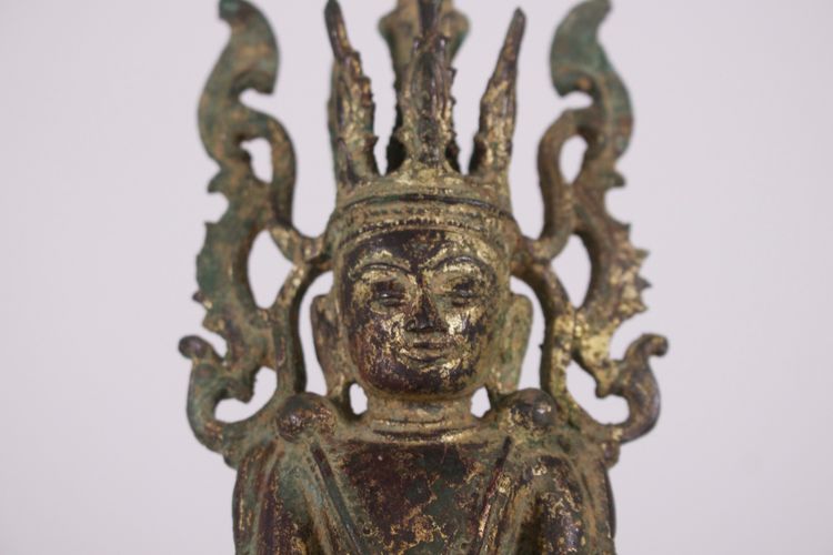 Buddha ornato di bronzo Jambupati.