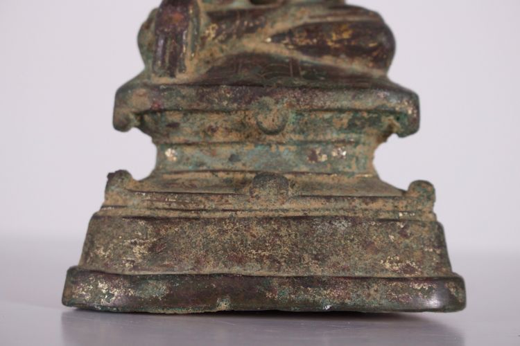 Buddha ornato di bronzo Jambupati.