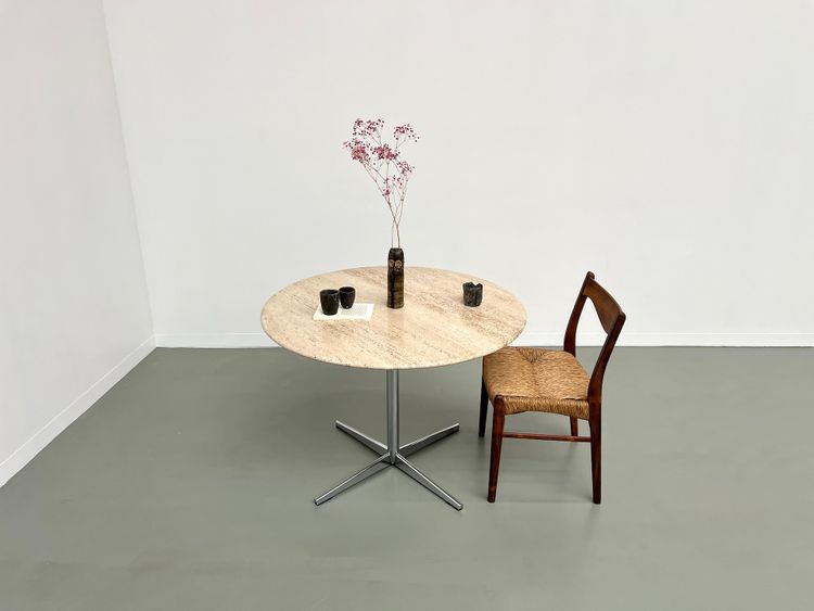 Round travertine marble dining table with chrome base, 1970s.