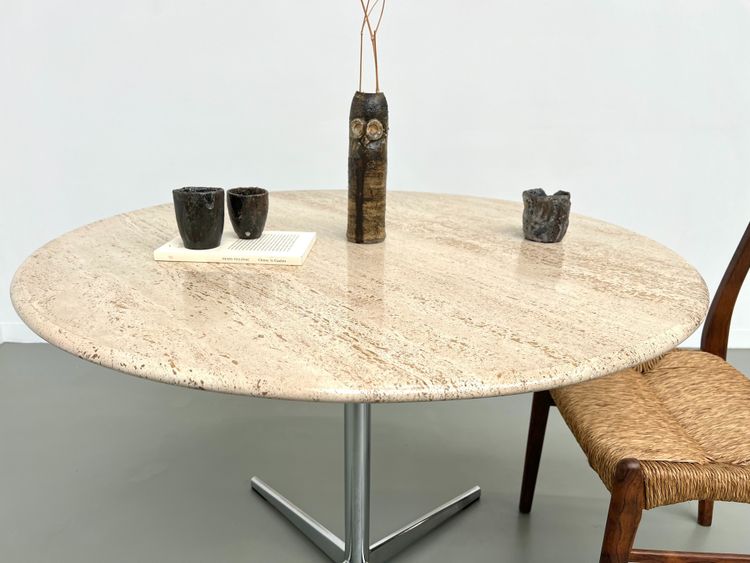 Round travertine marble dining table with chrome base, 1970s.