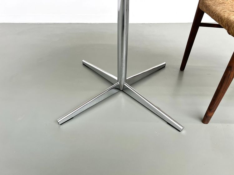 Round travertine marble dining table with chrome base, 1970s.