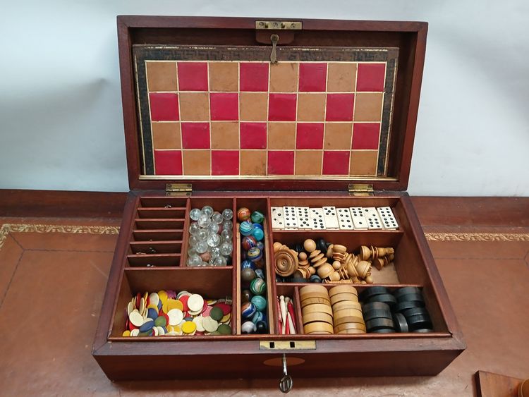 Scatola multi-gioco.