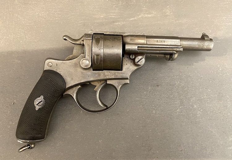 1873 regulation revolver manufactured by Maître d'Armes Saint-Etienne