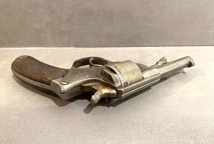 1873 regulation revolver manufactured by Maître d'Armes Saint-Etienne