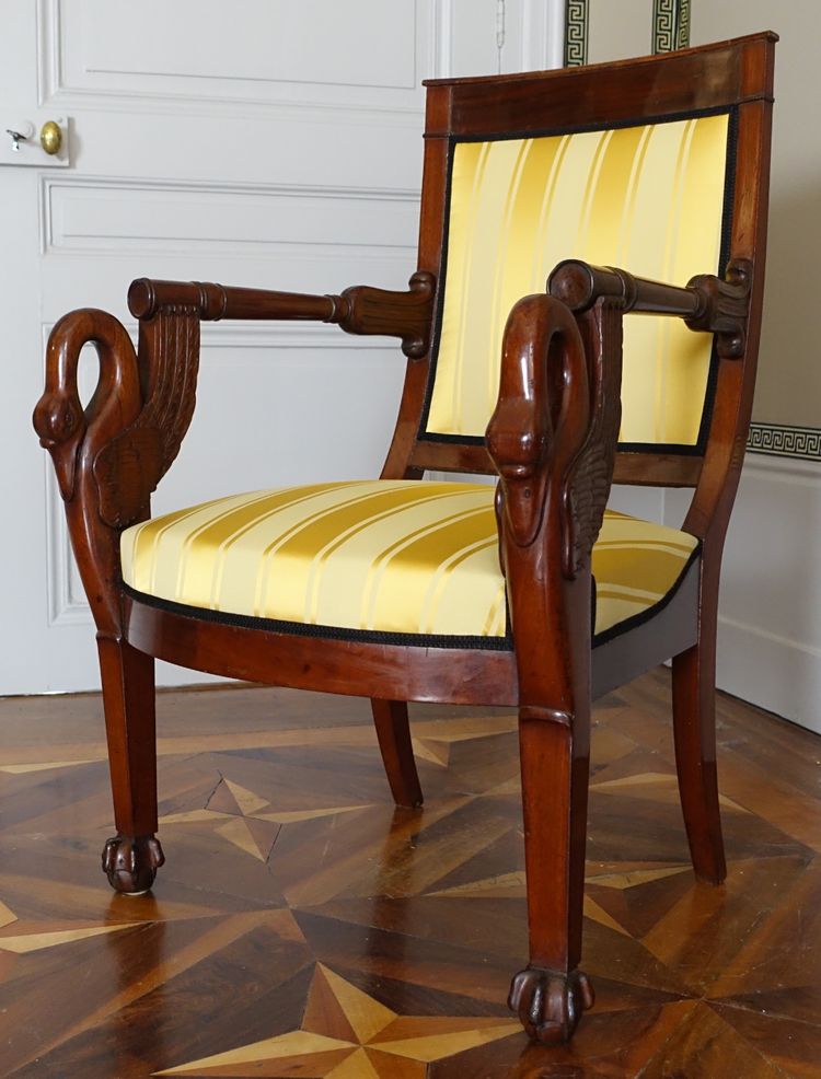 Pair of Empire mahogany armchairs, swan model - attributed to Bellangé