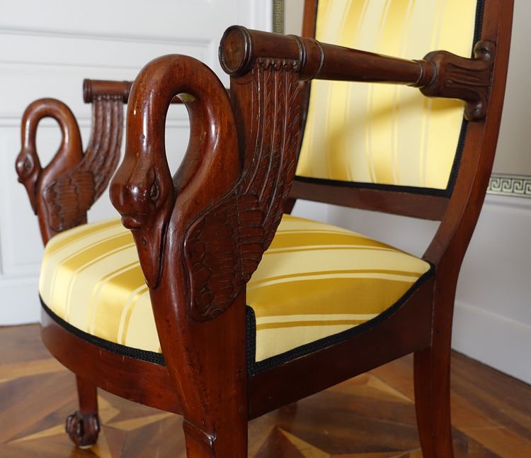 Pair of Empire mahogany armchairs, swan model - attributed to Bellangé