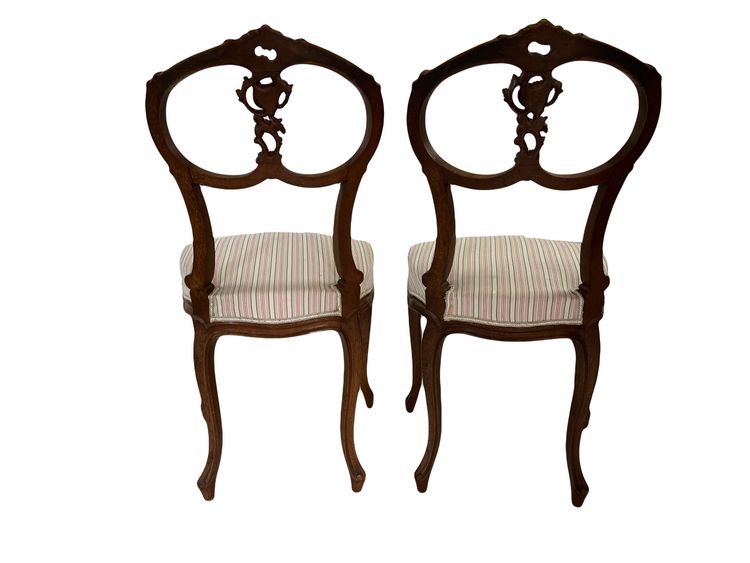 Pair of Louis XV style chairs in carved walnut – 19th century