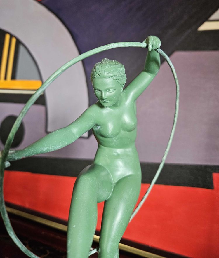 Derenne Art Deco Skulptur Hoop Dancer