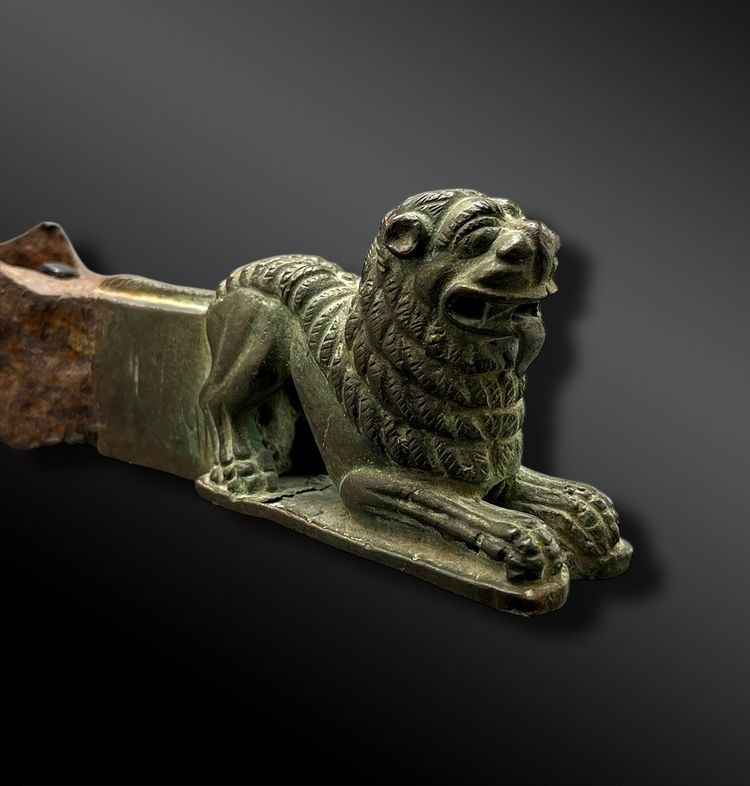 AXE IRON with a LION - East Asia - 17th century