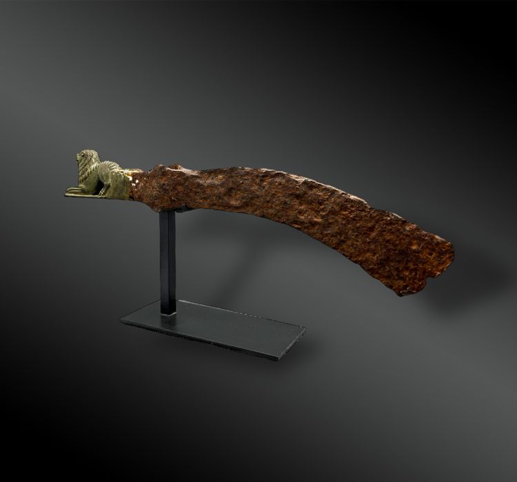 AXE IRON with a LION - East Asia - 17th century