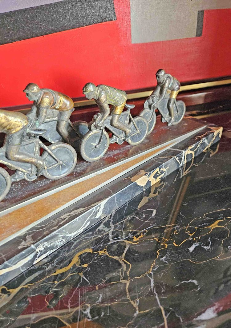 Scultura di ciclisti, anni '30, bronzo policromo